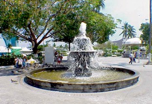 Manzanillo kept its oldest fountain when it renovated downtown