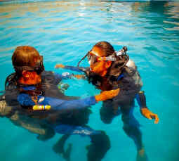PADI Instructor Fernando provides one-on-one attention