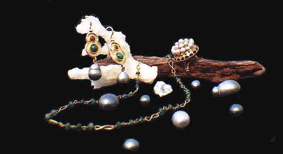 Gold, Jade and Tahitian black cultured pearls