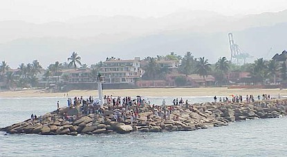 Las Brisas jetty with the pink Hotel La Posada and Roca del Mar in the background.